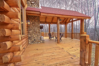 Charming Vacation Cabin Secluded in the Woodlands near Old Man's Cave, Ohio - Logan, Ohio - glamping.directory
