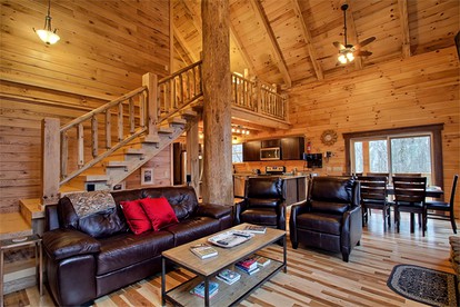 Charming Vacation Cabin Secluded in the Woodlands near Old Man's Cave, Ohio - Logan, Ohio - glamping.directory