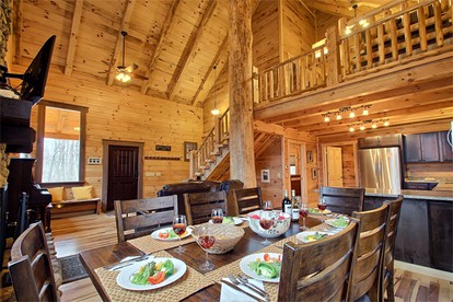 Charming Vacation Cabin Secluded in the Woodlands near Old Man's Cave, Ohio - Logan, Ohio - glamping.directory