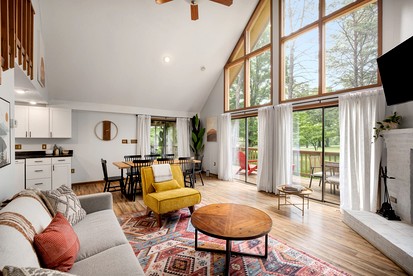 Pet Friendly A-frame with Hot-tub in Hedgesville, West Virginia - Hedgesville, West Virginia - glamping.directory