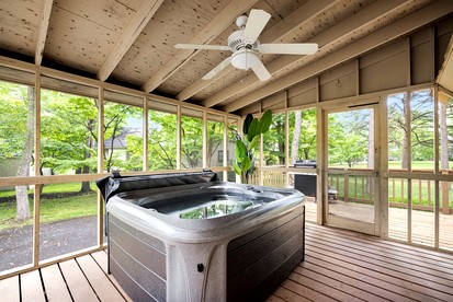 Pet Friendly A-frame with Hot-tub in Hedgesville, West Virginia - Hedgesville, West Virginia - glamping.directory