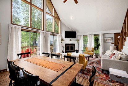 Pet Friendly A-frame with Hot-tub in Hedgesville, West Virginia - Hedgesville, West Virginia - glamping.directory