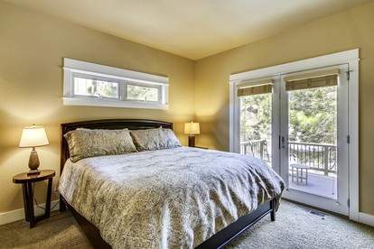 Stylish Luxury Cabin with Hot Tub near Deschutes River Trail on Resort in Bend, Oregon - Bend, Oregon - glamping.directory