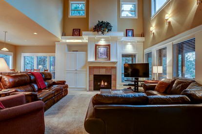Stylish Luxury Cabin with Hot Tub near Deschutes River Trail on Resort in Bend, Oregon - Bend, Oregon - glamping.directory