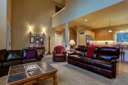 Stylish Luxury Cabin with Hot Tub near Deschutes River Trail on Resort in Bend, Oregon - Bend, Oregon - glamping.directory