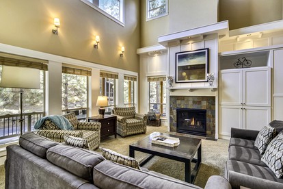 Stylish Luxury Cabin with Hot Tub near Deschutes River Trail on Resort in Bend, Oregon - Bend, Oregon - glamping.directory
