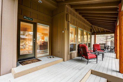 Stylish Luxury Cabin with Hot Tub near Deschutes River Trail on Resort in Bend, Oregon - Bend, Oregon - glamping.directory