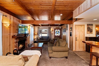 Stunning Wooden Cabin with Fire Pit and Barbecue in Big Bear Lake, California - Big Bear Lake, California - glamping.directory