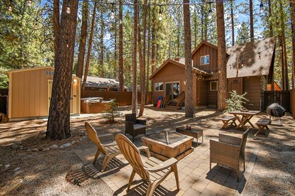 Stunning Wooden Cabin with Fire Pit and Barbecue in Big Bear Lake, California - Big Bear Lake, California - glamping.directory