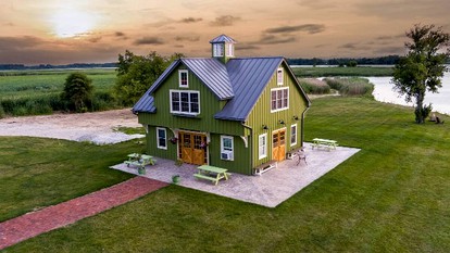 Waterfront Barn Accommodation Ideal for a Weekend Getaway from Philadelphia - glamping.directory