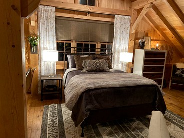 Waterfront Barn Accommodation Ideal for a Weekend Getaway from Philadelphia - Middletown, Delaware - glamping.directory