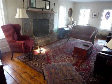 Charming 1864 Farmhouse Bordering Mohonk Preserve, New York - New Paltz , New York - glamping.directory