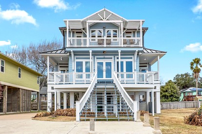 Beautiful Modern Vacation Rental with Blissful Bay Views for a Relaxing Escape in League City, Texas - League City, Texas - glamping.directory