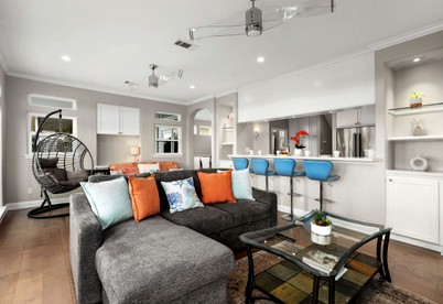 Beautiful Modern Vacation Rental with Blissful Bay Views for a Relaxing Escape in League City, Texas - League City, Texas - glamping.directory