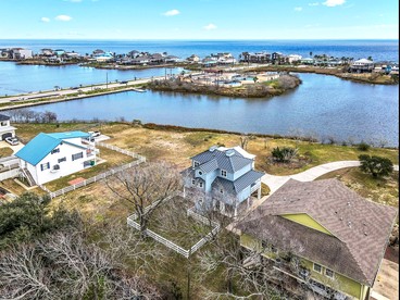 Beautiful Modern Vacation Rental with Blissful Bay Views for a Relaxing Escape in League City, Texas - glamping.directory