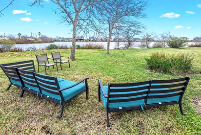 Beautiful Modern Vacation Rental with Blissful Bay Views for a Relaxing Escape in League City, Texas - League City, Texas - glamping.directory