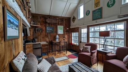 Rustic Cabin with Barbecue Perfect for Water Activities in Chittenden, Vermont - Chittenden, Vermont - glamping.directory