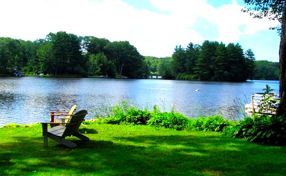 Charming Waterfront Cottage Rental near Topsmead State Forest, Connecticut - Harwinton, Connecticut - glamping.directory