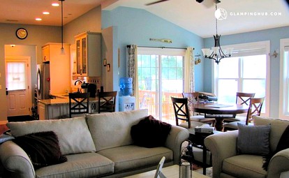 Charming Waterfront Cottage Rental near Topsmead State Forest, Connecticut - Harwinton, Connecticut - glamping.directory