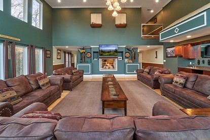 Stunning Cottage with Hot-tub, Barbecue and Games in Gatlinburg, Tennessee - Gatlinburg, Tennessee - glamping.directory