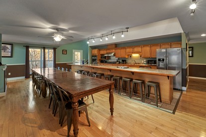 Stunning Cottage with Hot-tub, Barbecue and Games in Gatlinburg, Tennessee - Gatlinburg, Tennessee - glamping.directory