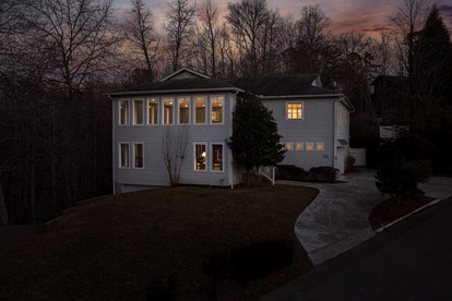 Stunning Cottage with Hot-tub, Barbecue and Games in Gatlinburg, Tennessee - Gatlinburg, Tennessee - glamping.directory