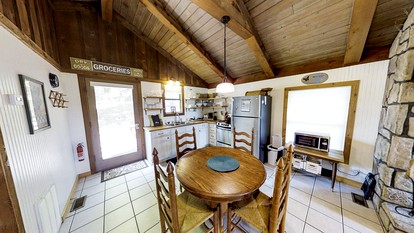 Secluded Cabin with Hot-Tub and River Views in Tennessee - Townsend, Tennessee - glamping.directory
