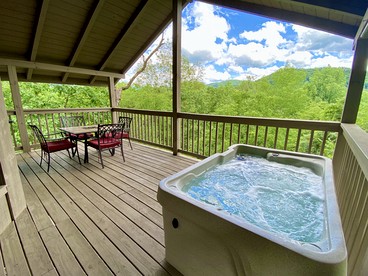 Secluded Cabin with Hot-Tub and River Views in Tennessee - Townsend, Tennessee - glamping.directory