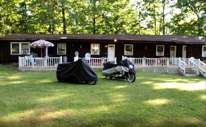 Authentic Log Cabin with Outdoor Pool in the Adirondacks, New York - Lake George, New York - glamping.directory