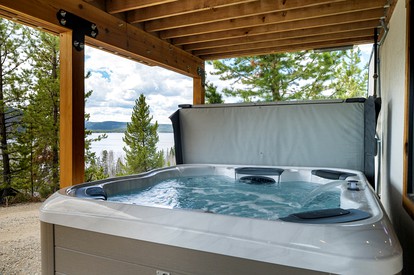 Unforgettable Scenery: Hot Tub Getaway with Grand Lake & Shadow Mountain Lake Vistas - Grand Lake, Colorado - glamping.directory