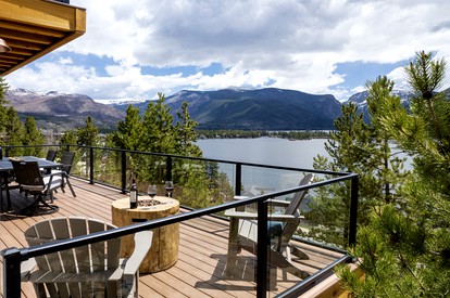 Unforgettable Scenery: Hot Tub Getaway with Grand Lake & Shadow Mountain Lake Vistas - Grand Lake, Colorado - glamping.directory