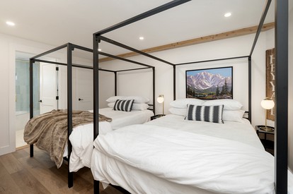 Unforgettable Scenery: Hot Tub Getaway with Grand Lake & Shadow Mountain Lake Vistas - Grand Lake, Colorado - glamping.directory