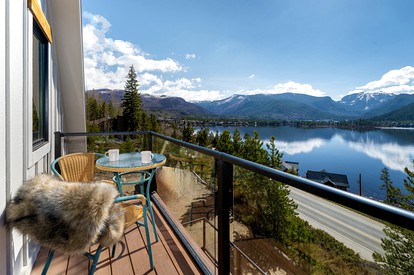 Unforgettable Scenery: Hot Tub Getaway with Grand Lake & Shadow Mountain Lake Vistas - Grand Lake, Colorado - glamping.directory