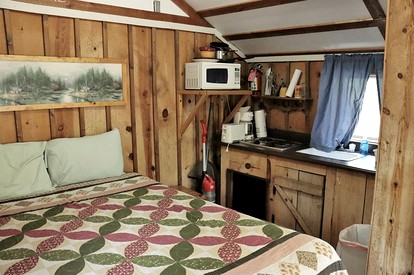 Peaceful and Pet Friendly Studio Cabin in Payson, Arizona, Perfect for a Glamping Weekend - Payson, Arizona - glamping.directory