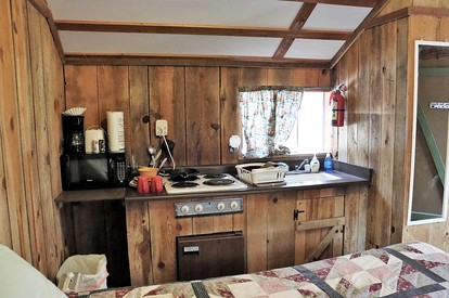 Peaceful and Pet Friendly Studio Cabin in Payson, Arizona, Perfect for a Glamping Weekend - Payson, Arizona - glamping.directory