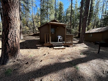 Peaceful and Pet Friendly Studio Cabin in Payson, Arizona, Perfect for a Glamping Weekend - Payson, Arizona - glamping.directory