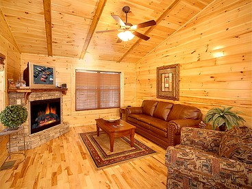 Spacious Gatlinburg Cabin Rental Ideal for a Getaway in Tennessee - Gatlinburg, Tennessee - glamping.directory