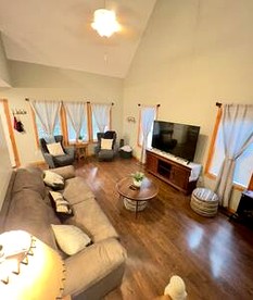 Sweet Comfy Cabin with Beautiful Hiking Trails and Outdoor Adventures in TN - Dandridge, Tennessee - glamping.directory