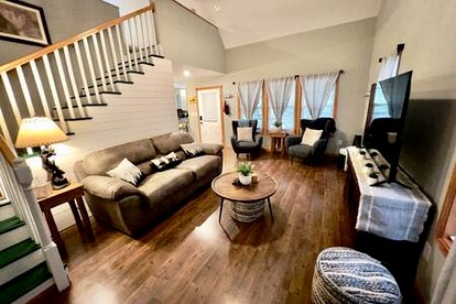 Sweet Comfy Cabin with Beautiful Hiking Trails and Outdoor Adventures in TN - Dandridge, Tennessee - glamping.directory