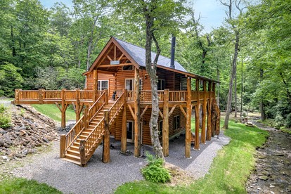 Serenity Awaits: Secluded Cabin Rental in Black Mountain, North Carolina - Black Mountain, North Carolina - glamping.directory