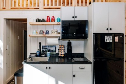 Charming Cabin with Private Hot Tub Near Red River Gorge in Campton, Kentucky - Campton, Kentucky - glamping.directory