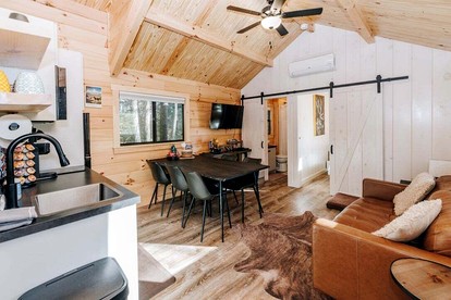 Charming Cabin with Private Hot Tub Near Red River Gorge in Campton, Kentucky - Campton, Kentucky - glamping.directory