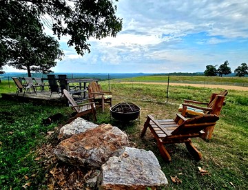 Incredible Converted Bus on a Private Horse Ranch for a Unique Couples Escape in Gainesville, Missouri - Gainesville, Missouri - glamping.directory
