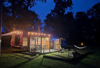 Incredible Converted Bus on a Private Horse Ranch for a Unique Couples Escape in Gainesville, Missouri - Gainesville, Missouri - glamping.directory