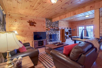 Secluded Log Cabin Rental with a Hot Tub in the Hocking Hills, Ohio - Logan, Ohio - glamping.directory