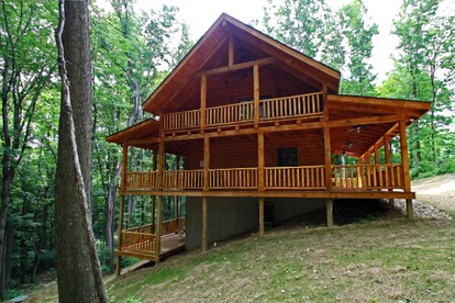 Secluded Log Cabin Rental with a Hot Tub in the Hocking Hills, Ohio - Logan, Ohio - glamping.directory