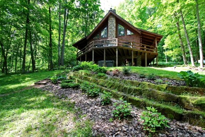 Secluded Log Cabin Rental with a Hot Tub in the Hocking Hills, Ohio - Logan, Ohio - glamping.directory