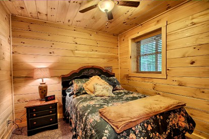 Secluded Log Cabin Rental with a Hot Tub in the Hocking Hills, Ohio - Logan, Ohio - glamping.directory