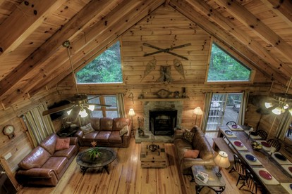 Breathtaking Smoky Mountains Cabin with Hot Tub in Maggie Valley, North Carolina - Maggie Valley, North Carolina - glamping.directory