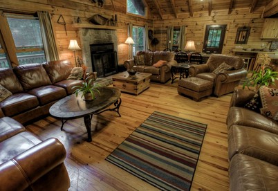 Breathtaking Smoky Mountains Cabin with Hot Tub in Maggie Valley, North Carolina - Maggie Valley, North Carolina - glamping.directory